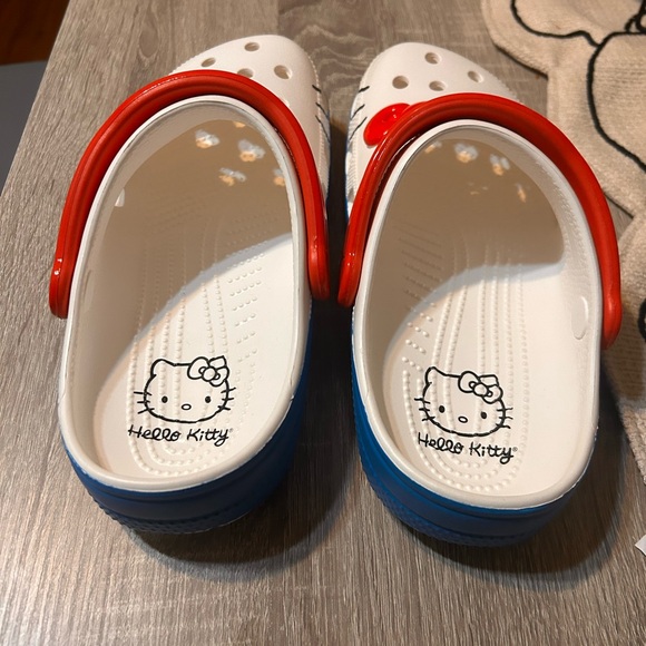 Hello Kitty Crocs - Picture 8 of 10